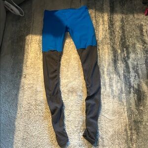 ALO Yoga Blue and Black Leggings